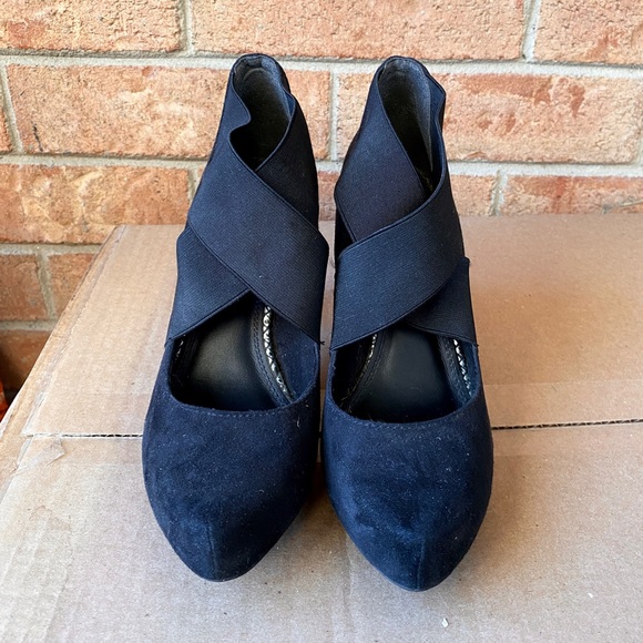 Marco Tozzi Black Criss Cross Strap Suede Pumps - Picture 2 of 4